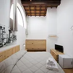 Le Pietrasantine - Centro Storico Bed & Breakfast 4*