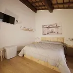 Le Pietrasantine - Centro Storico Bed & Breakfast