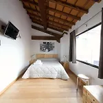 Le Pietrasantine - Centro Storico Bed & Breakfast 4*