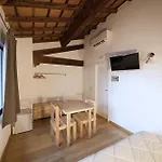 Le Pietrasantine - Centro Storico Bed & Breakfast 4*
