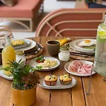 Le Pietrasantine - Centro Storico Couette-café 4*